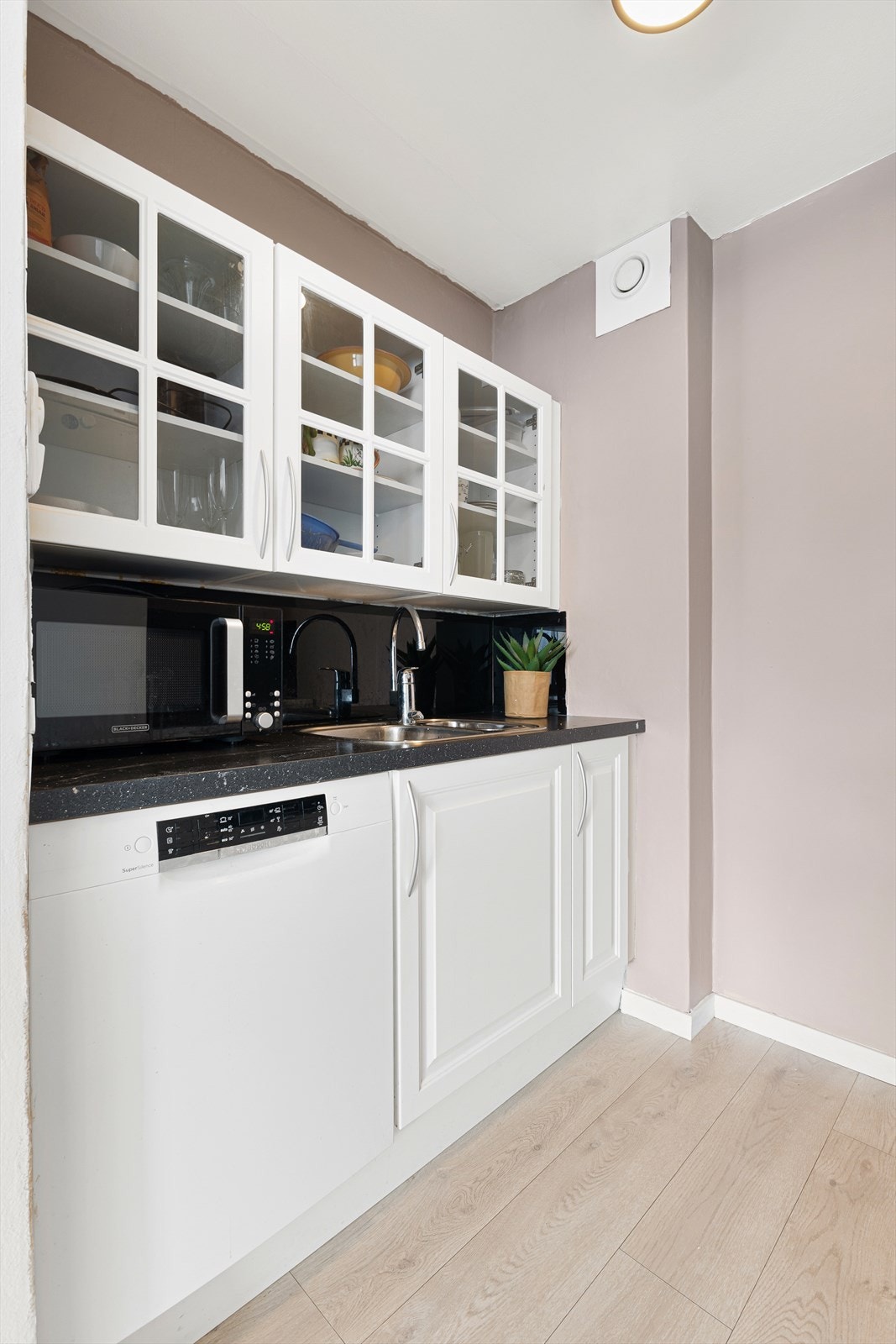 Komfyr og oppvaskmaskin medfølger Galleribilde