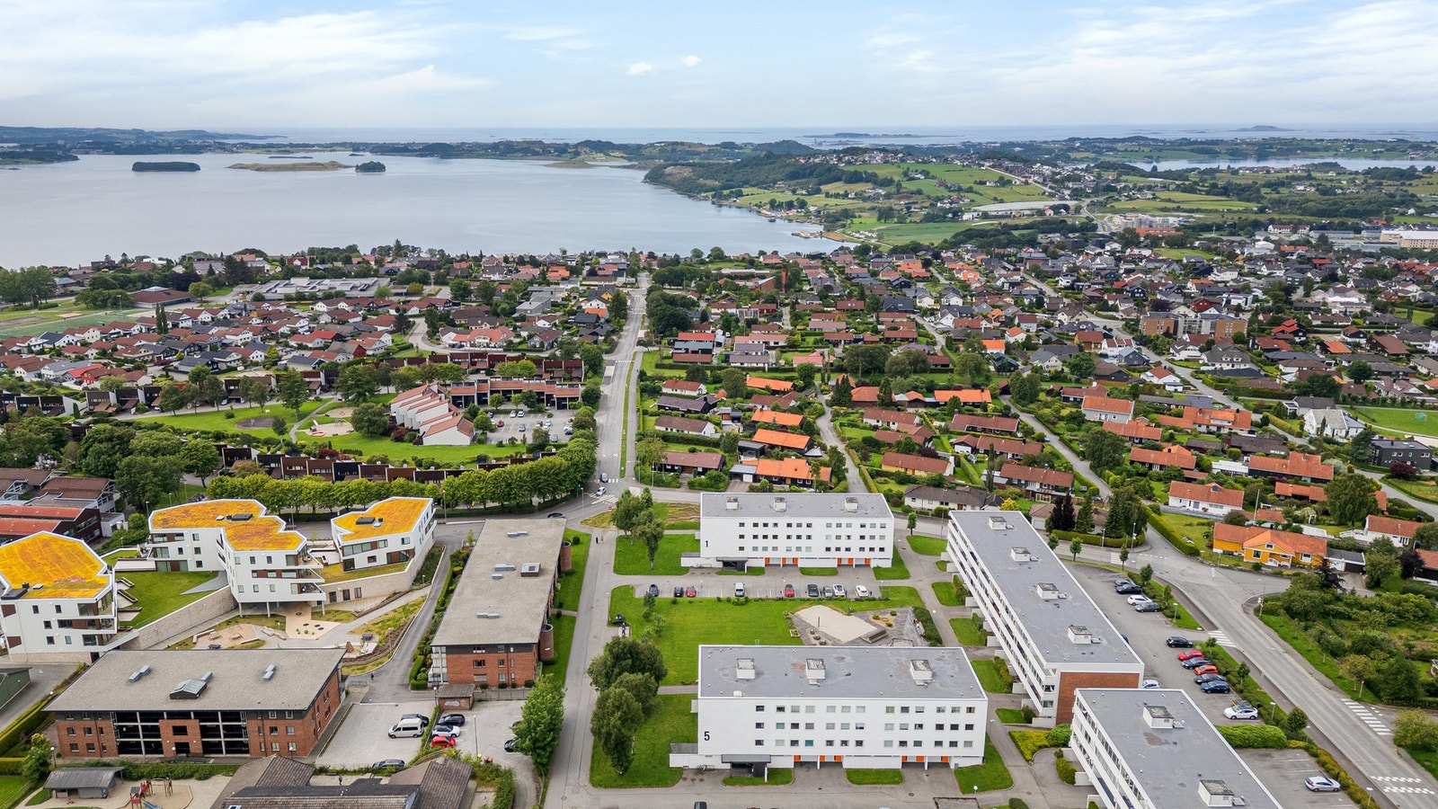 Gåavstand til butikk. Gode bussforbindelser. Galleribilde