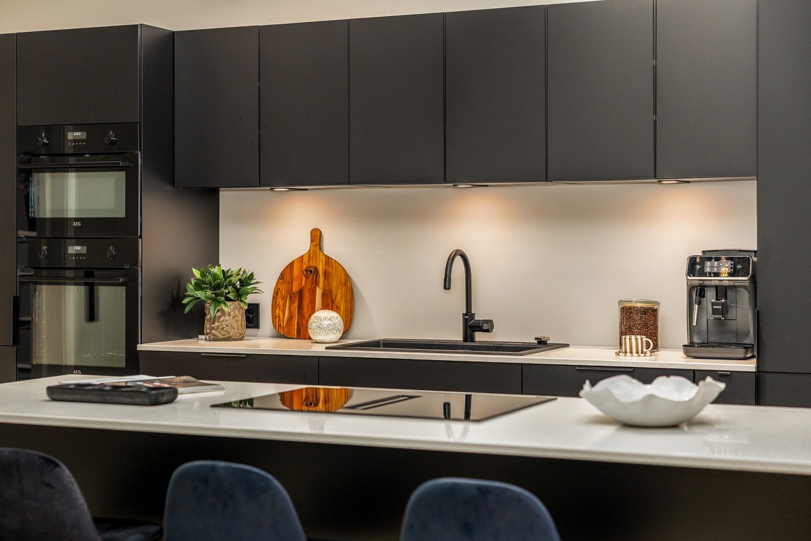 Lekkert kjøkken - rikelig med skap- og benkeplass! Galleribilde