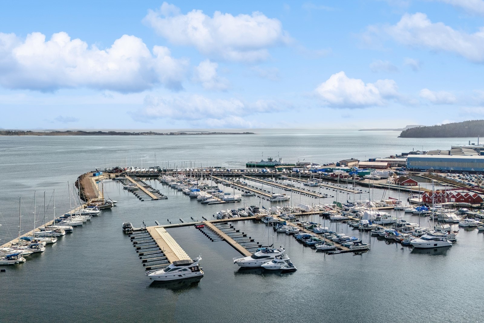 Holmestrand kommune er kåret til Årets båtkommune i 2022, blant annet for arbeidet med å tilrettelegge og prioritere fritidsbåtlivet ovenfor innbyggere og turister. Galleribilde