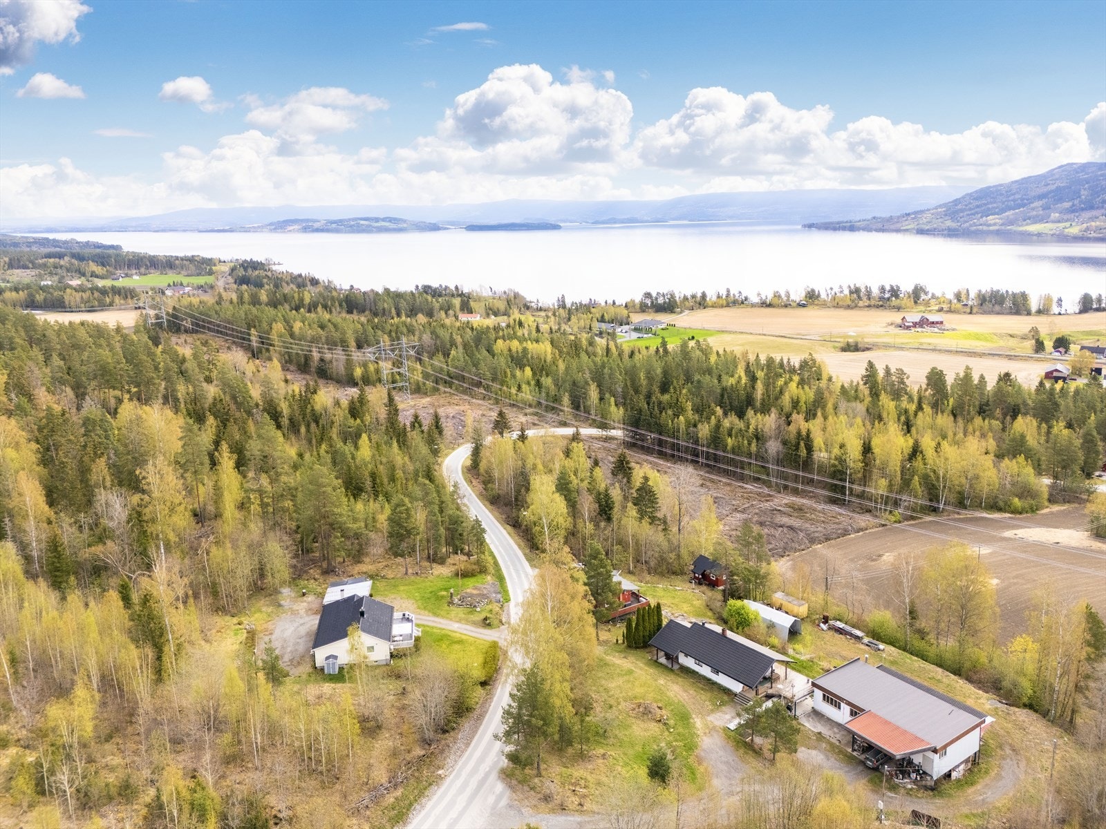 Her bor man naturskjønt til i landlige omgivelser med få naboer. Galleribilde