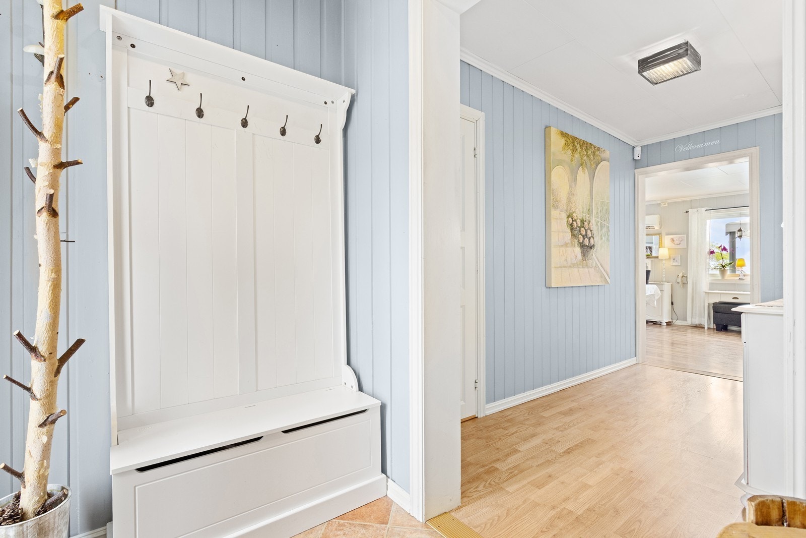 I kjeller er det 2 kjellerrom og 2 kryperom, samt at boligen har et uinnredet kryploft for lagring. Galleribilde