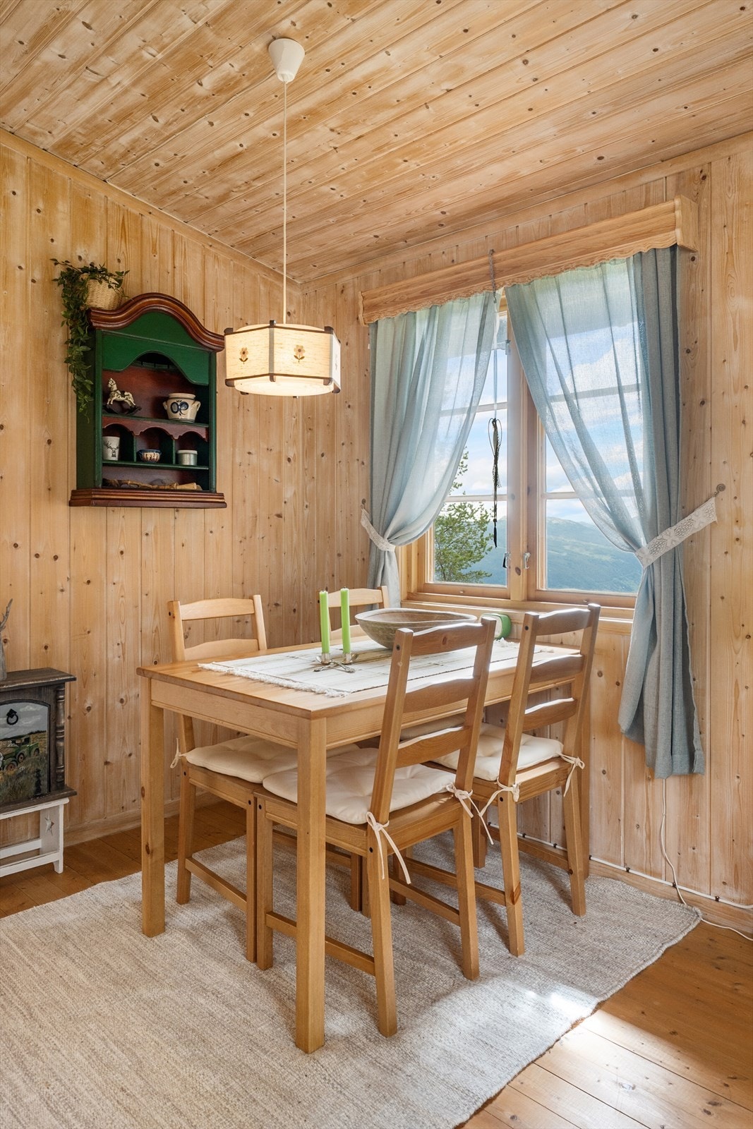 Spisegruppe. Galleribilde