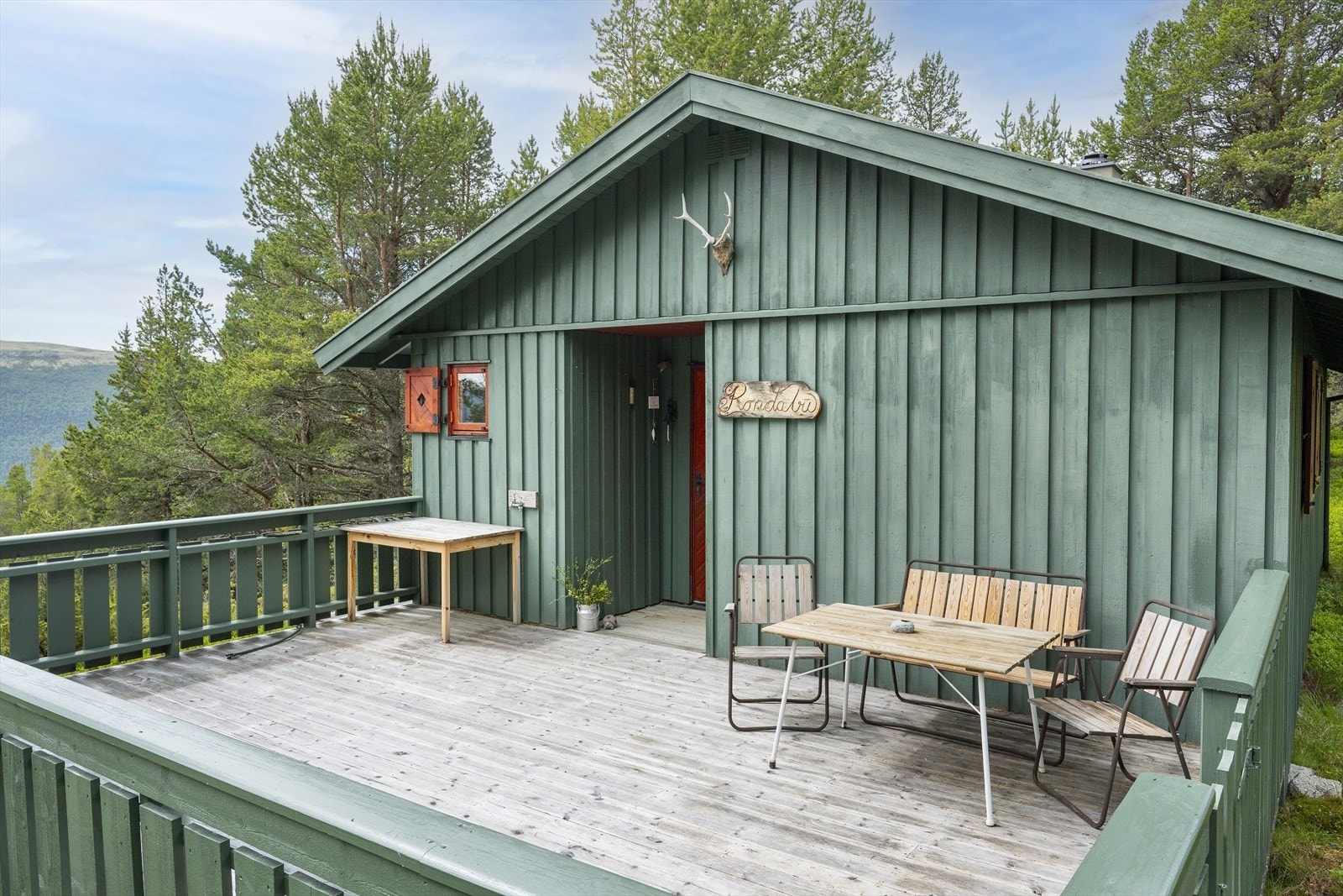 Fint inngangsparti inn til "Rondabu". Galleribilde