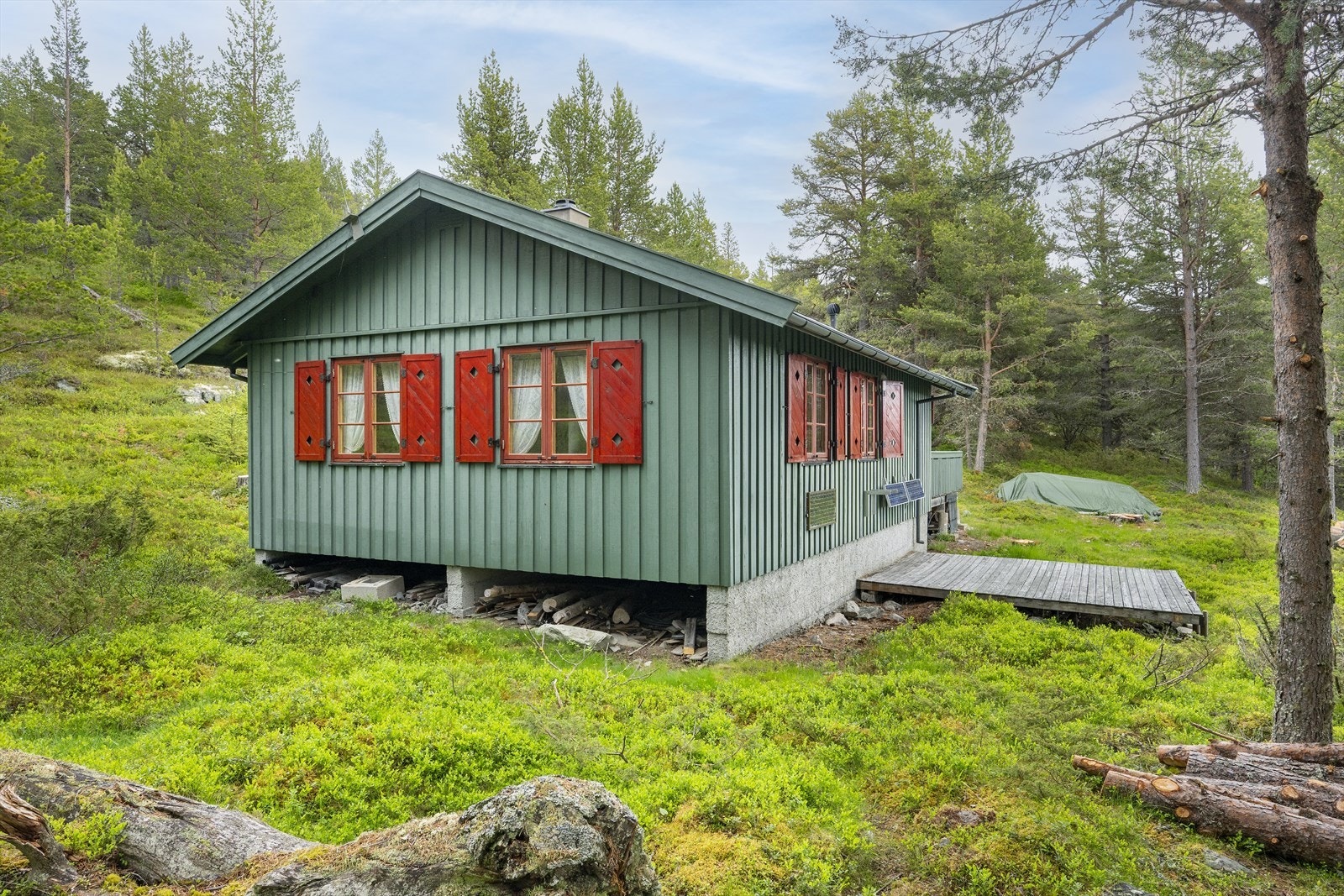 En hyggelig fritidseiendom beliggende på Skarseter innenfor Putten sæter. Galleribilde