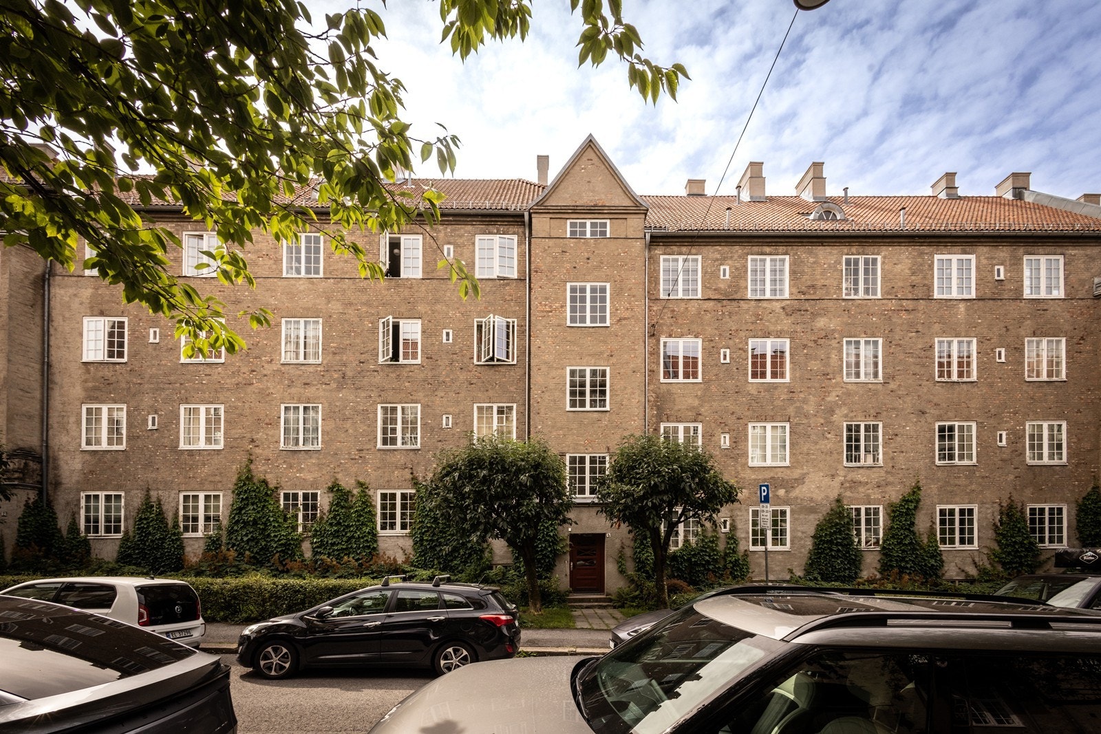 Stor og gjennomgående 3(4)-roms i vakker bygård på Jessenløkken Galleribilde