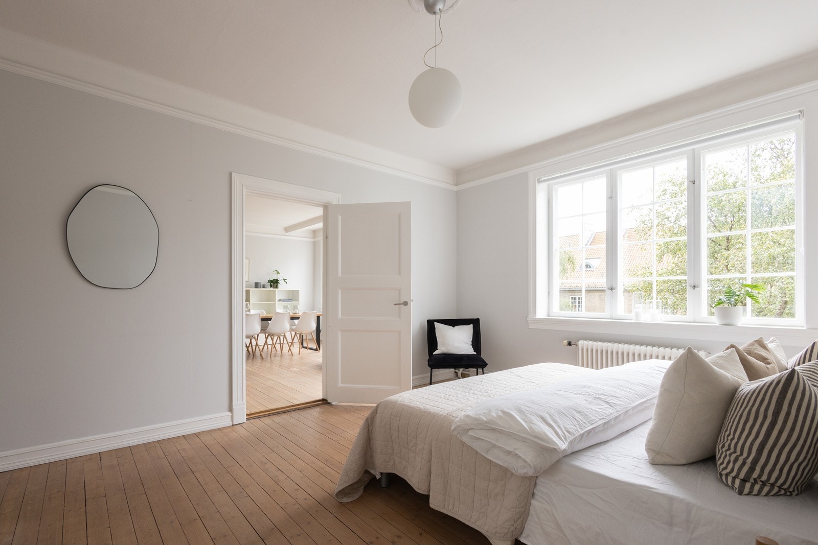 Det antas mulig å bytte plassering på hovedsoverommet og kjøkkenet, se alt. planløsning Galleribilde