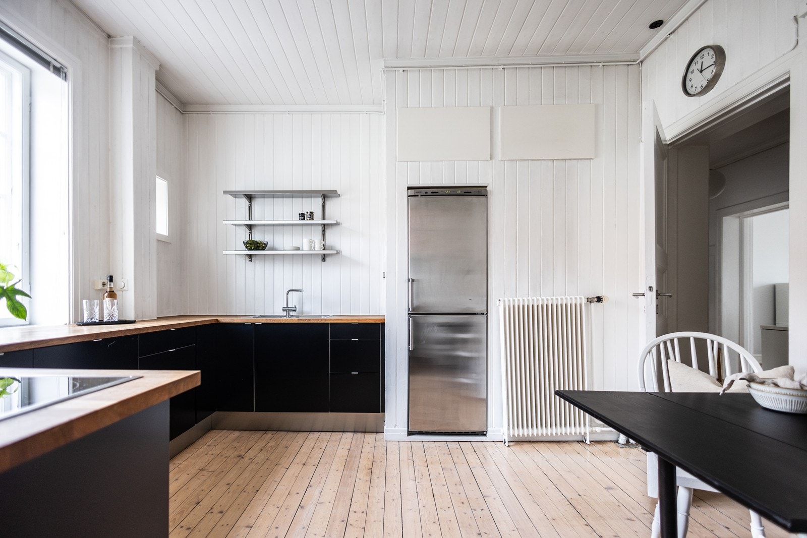 Separat og romslig kjøkken, pusset opp i 2010 Galleribilde