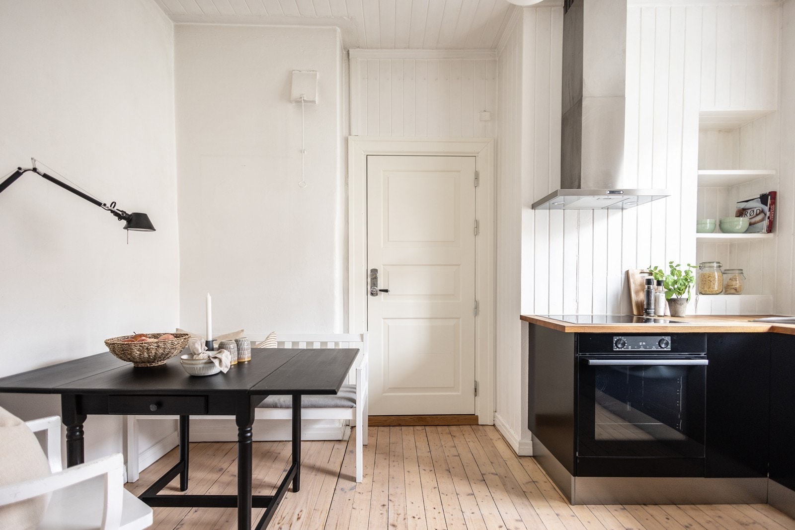 Det antas mulig å endre på planløsningen ved å bytte plassering på kjøkken og hovedsoverom - se alt. løsning eller hør med megler om bilder av naboleil som nylig ble solgt Galleribilde