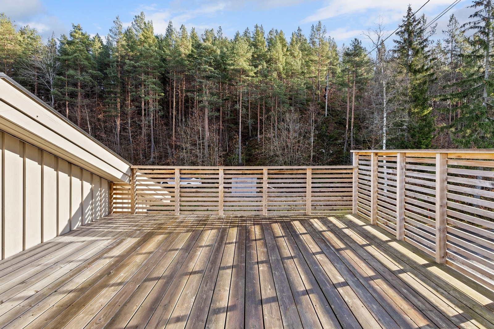 Solrik veranda over inngangsparti Galleribilde