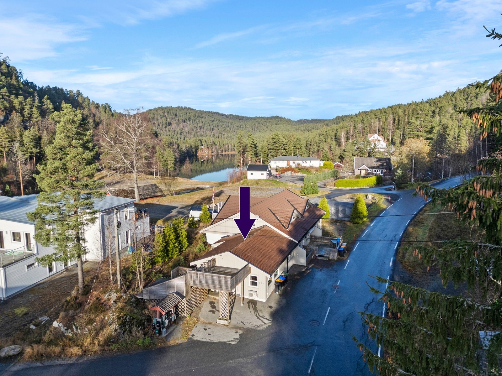 Kleivene 25 ligger i det idylliske området Frolands Verk, kjent for sin vakre natur og rolige omgivelser Galleribilde