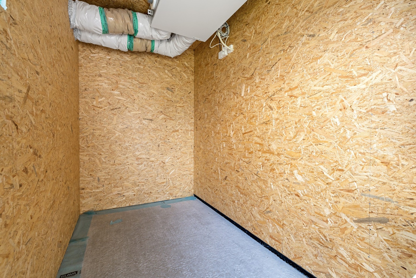 Sportsbod ved inngangsparti. Galleribilde