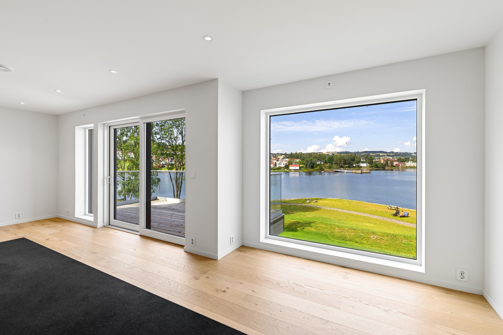 Fantastisk utsikt mot vannet. Galleribilde