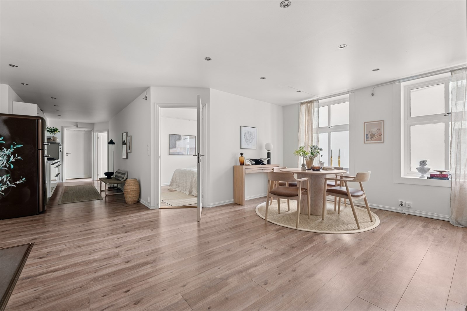 Her kan du enkelt lage langbord og dekke på til både venner og familie. Galleribilde