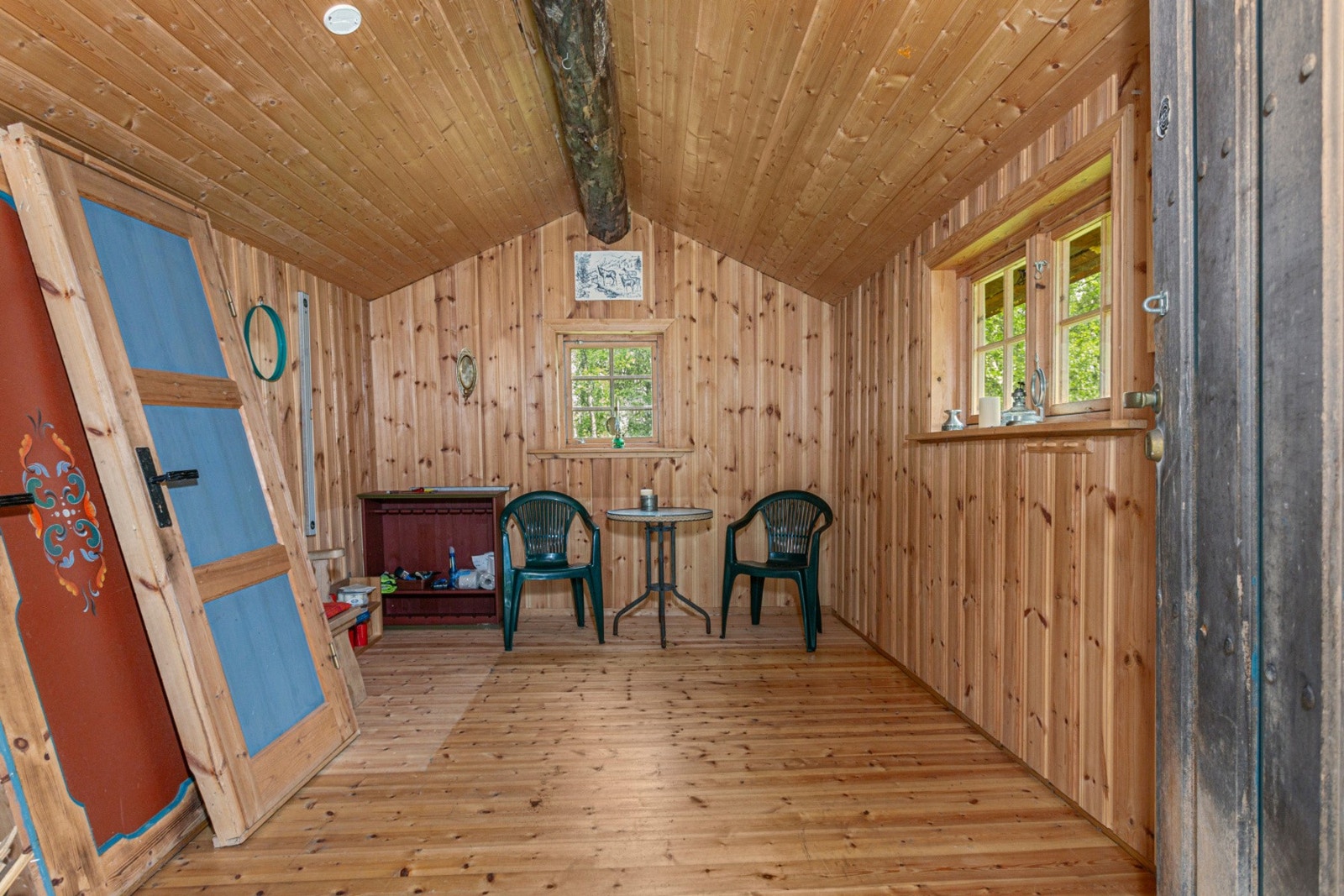 Uthus, innvendig. Galleribilde