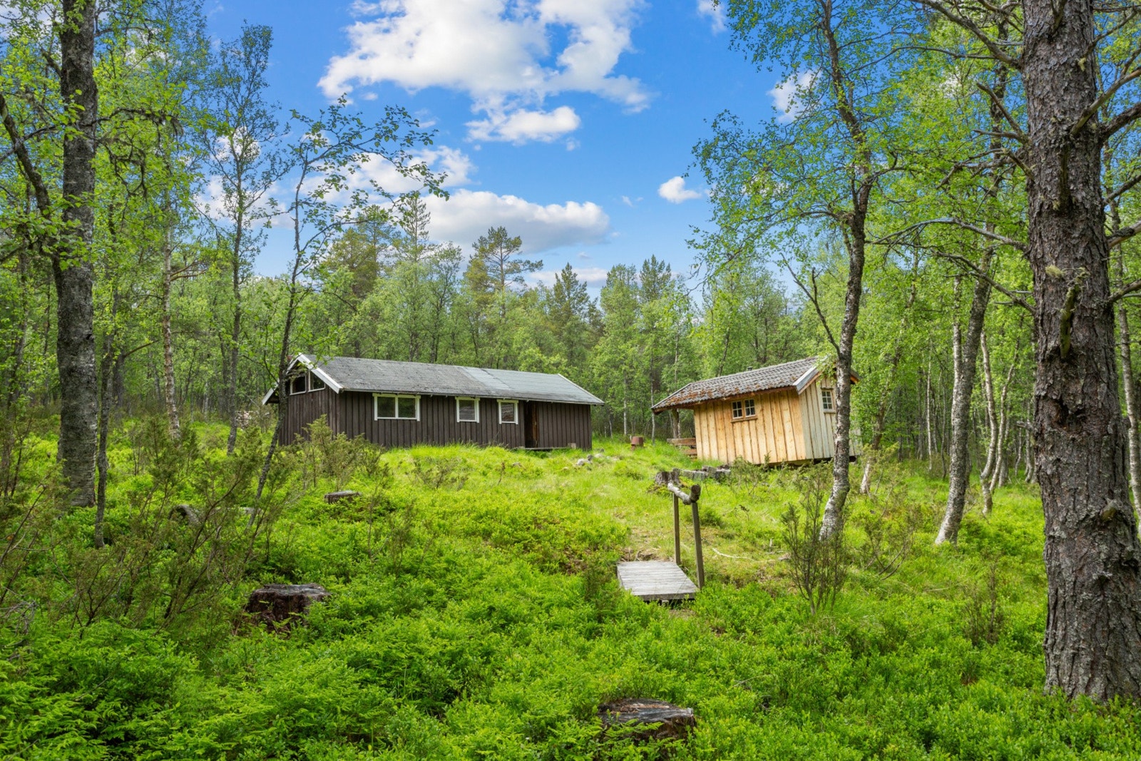 Det er rennende vann/ bekk like ved hytta. Galleribilde