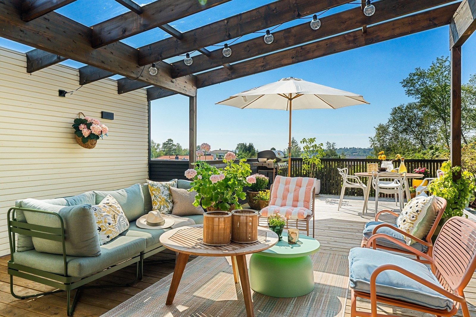 Terrassen er et lunt og stemningsfullt uterom du vil elske året rundt. Galleribilde