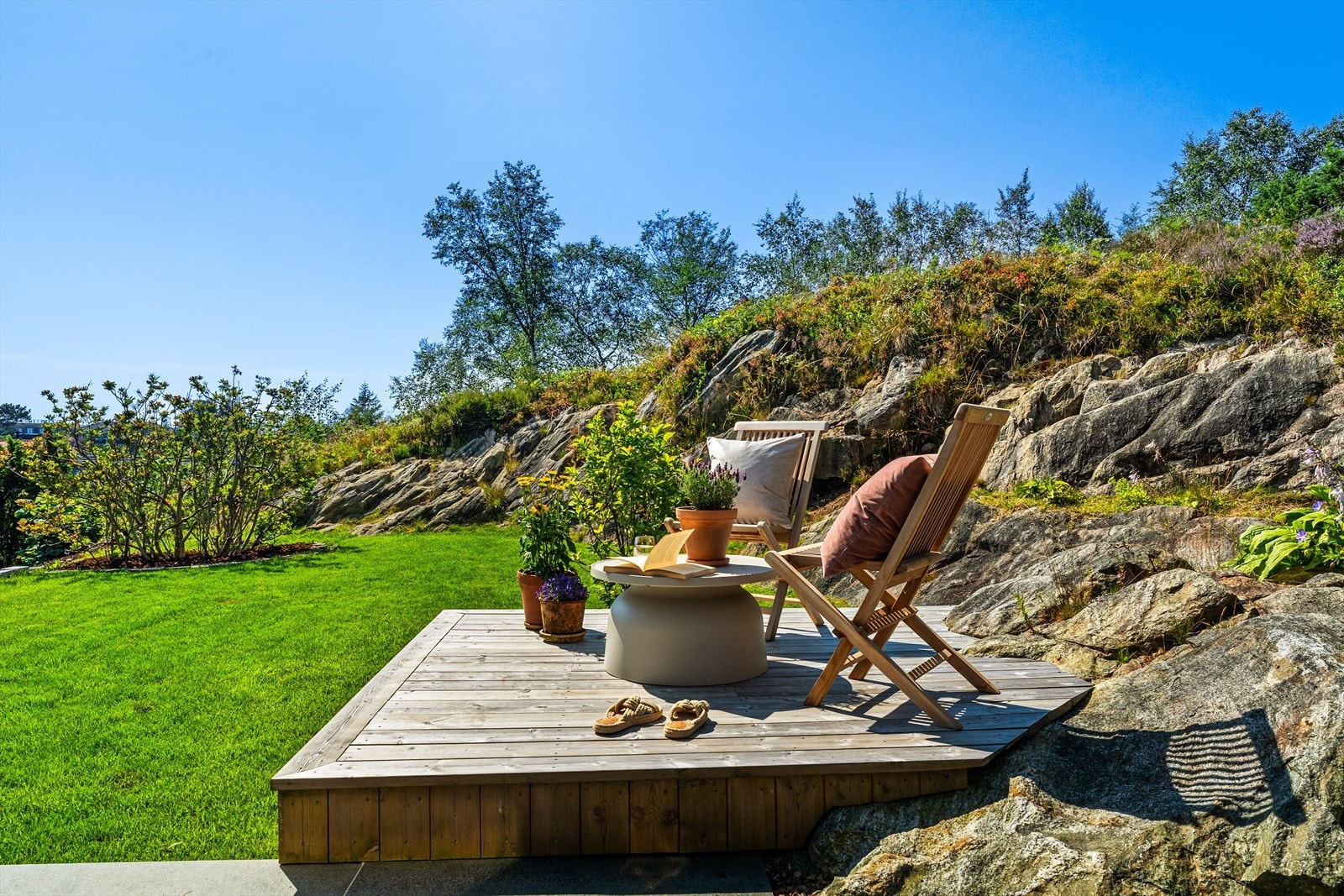 Sol kan nytes fra morgen til kveld på en av de flotte uteplassene. Galleribilde