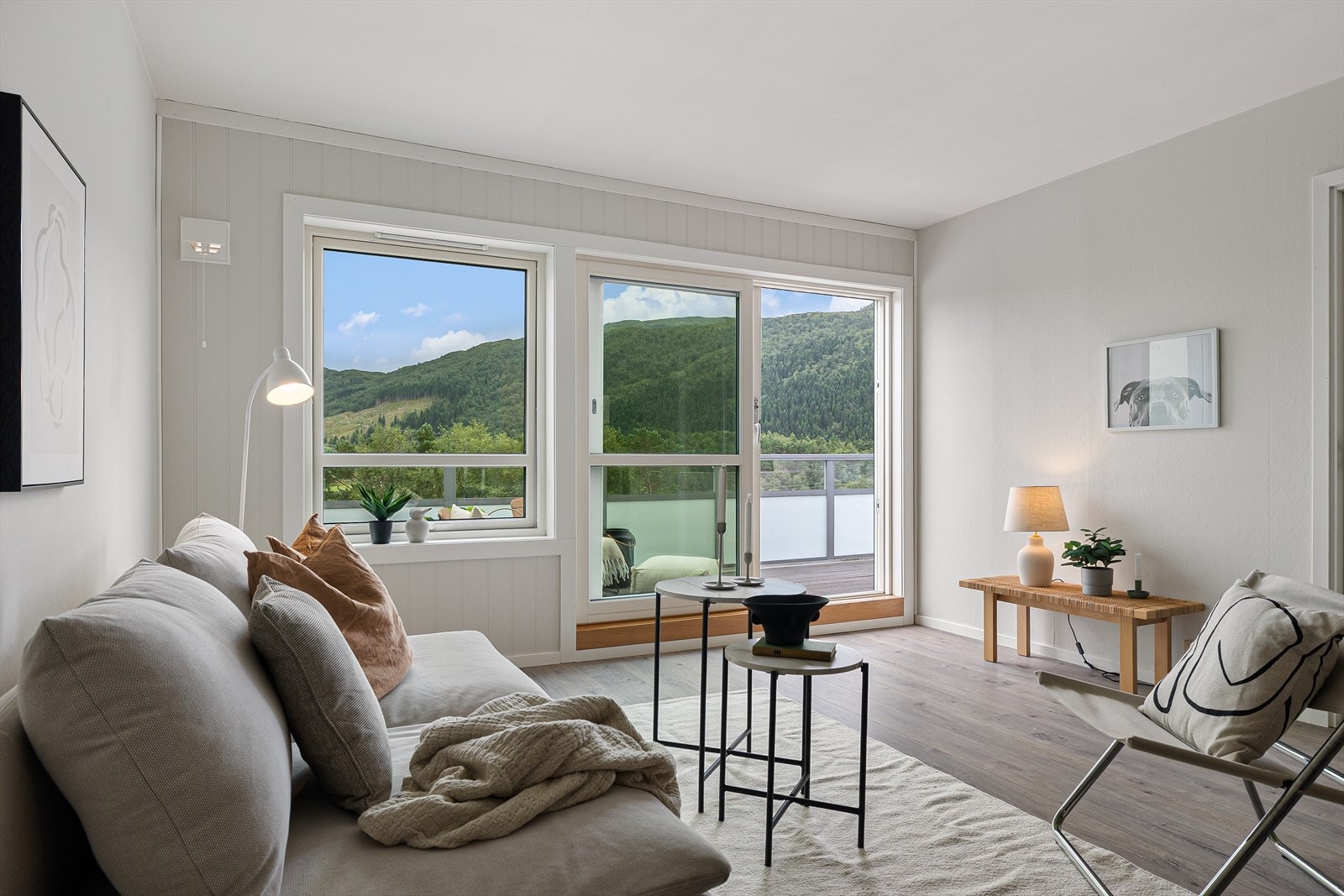 Skyvedør ut til den sørvendte balkongen på 12,5m² Galleribilde