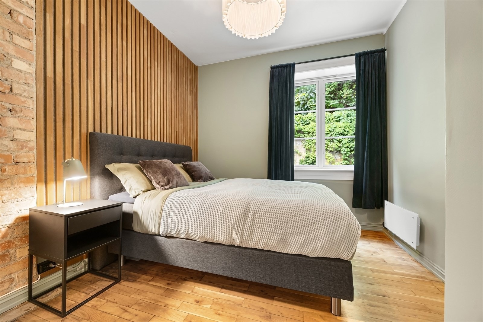 Leiligheten har wifi styrte panelovner med bluetooth Galleribilde