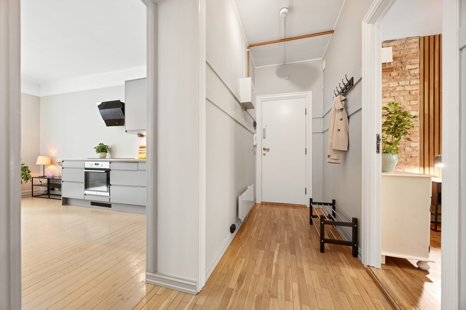 Lys og romslig entré Galleribilde