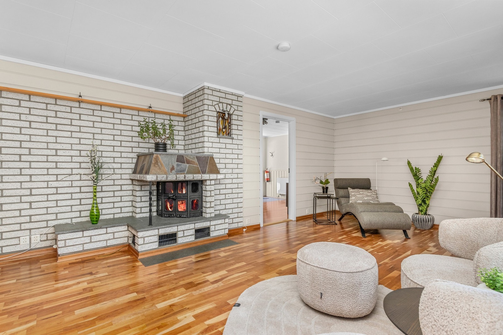 Hovedoppvarming er luft/vann varmepumpe, strøm og vedfyring Galleribilde