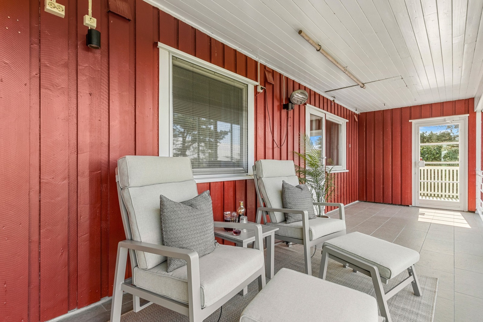 Fra stuen har man utgang til innglasset balkong. Galleribilde