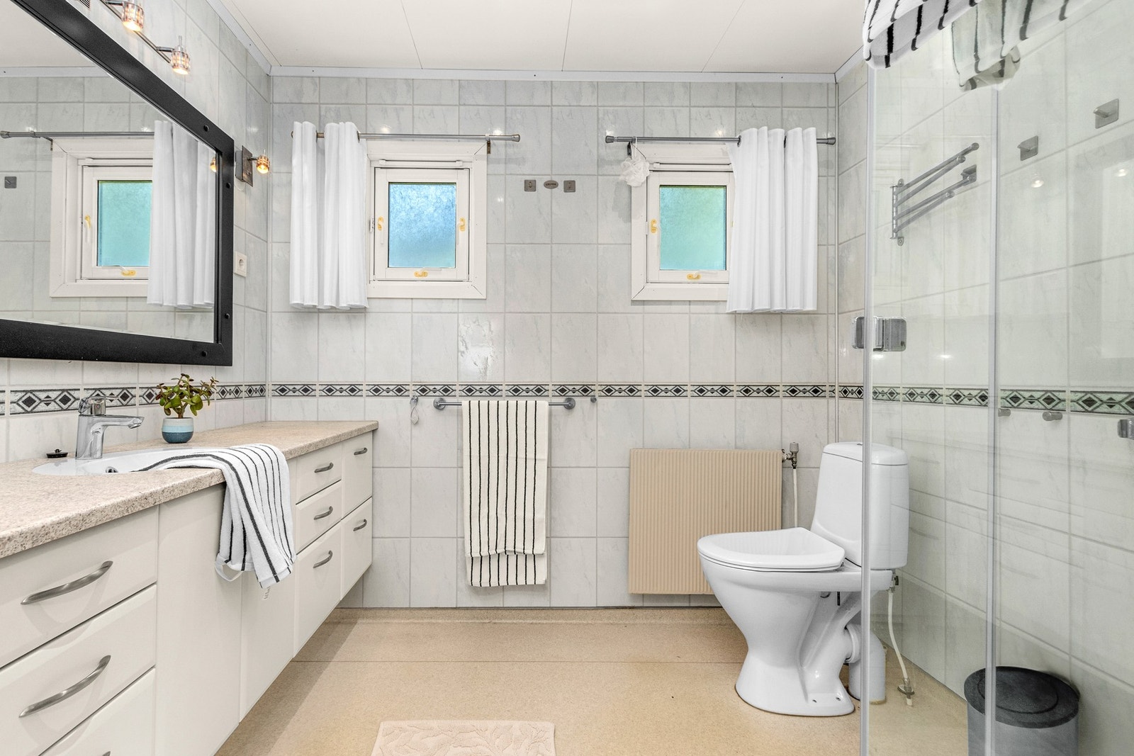 Romslig bad i oppgradert i 2006. Galleribilde