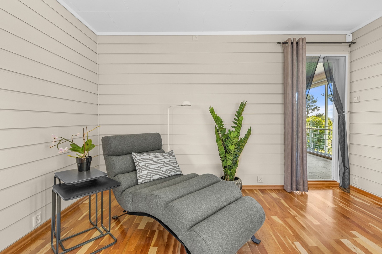 Fra stuen har man utgang til innglasset balkong. Galleribilde