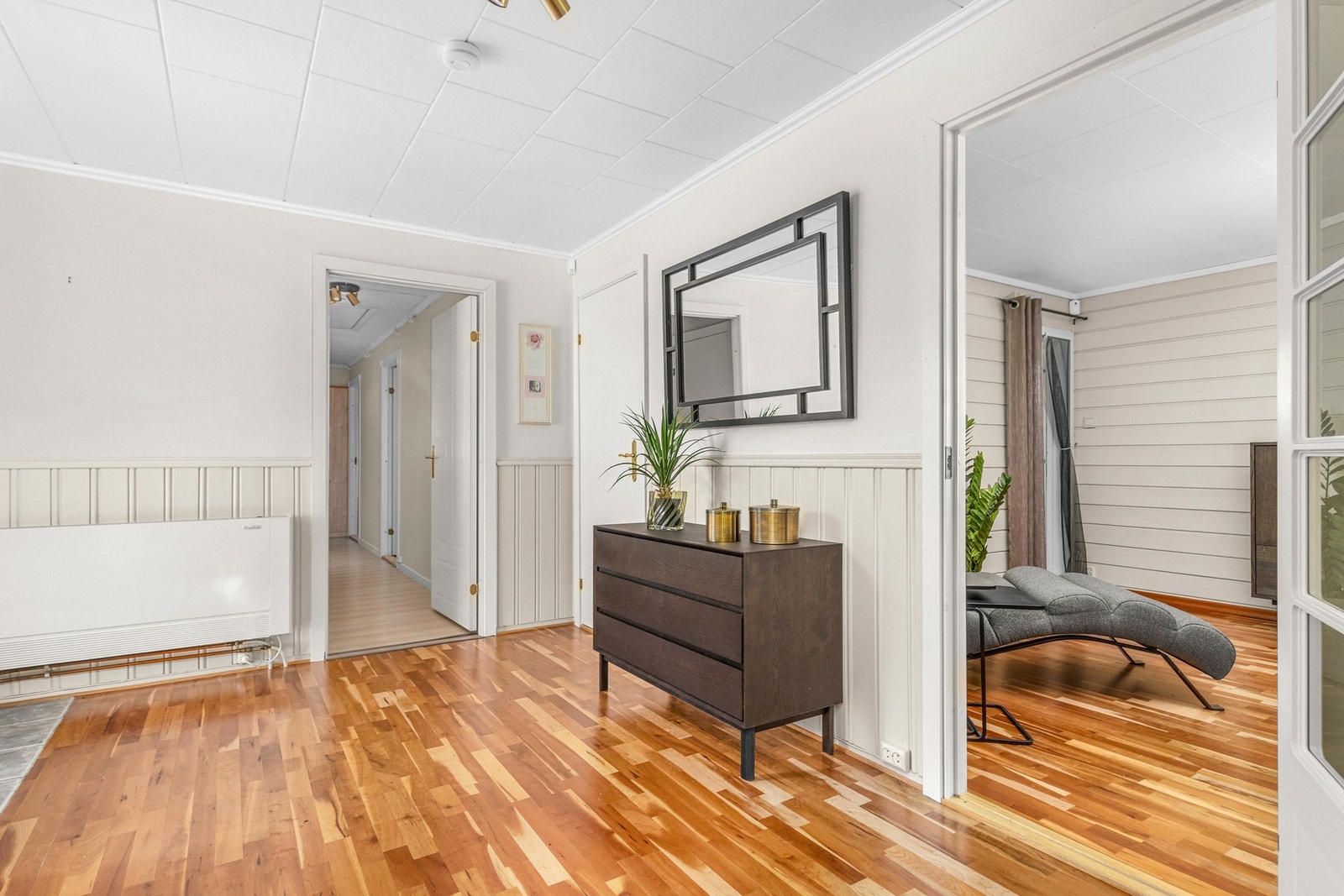 Gangen er av god størrelse og har god plass til ulike garderobeløsninger. Galleribilde