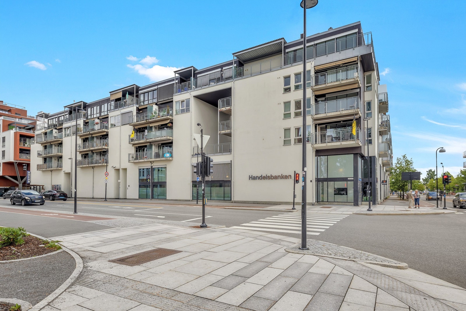 Leiligheten har en meget attraktiv beliggenhet med alle byens fasiliteter i umiddelbar nærhet - Velkommen til visning! Galleribilde