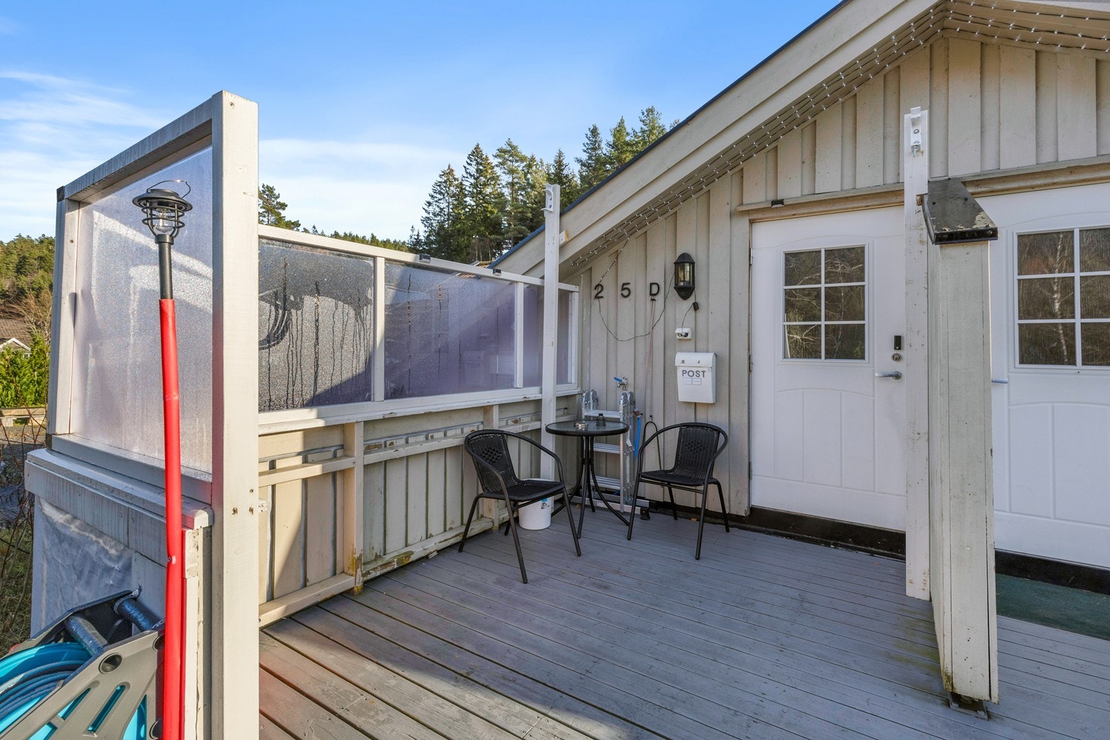 Plass til hagemøblement ved inngangspartiet Galleribilde