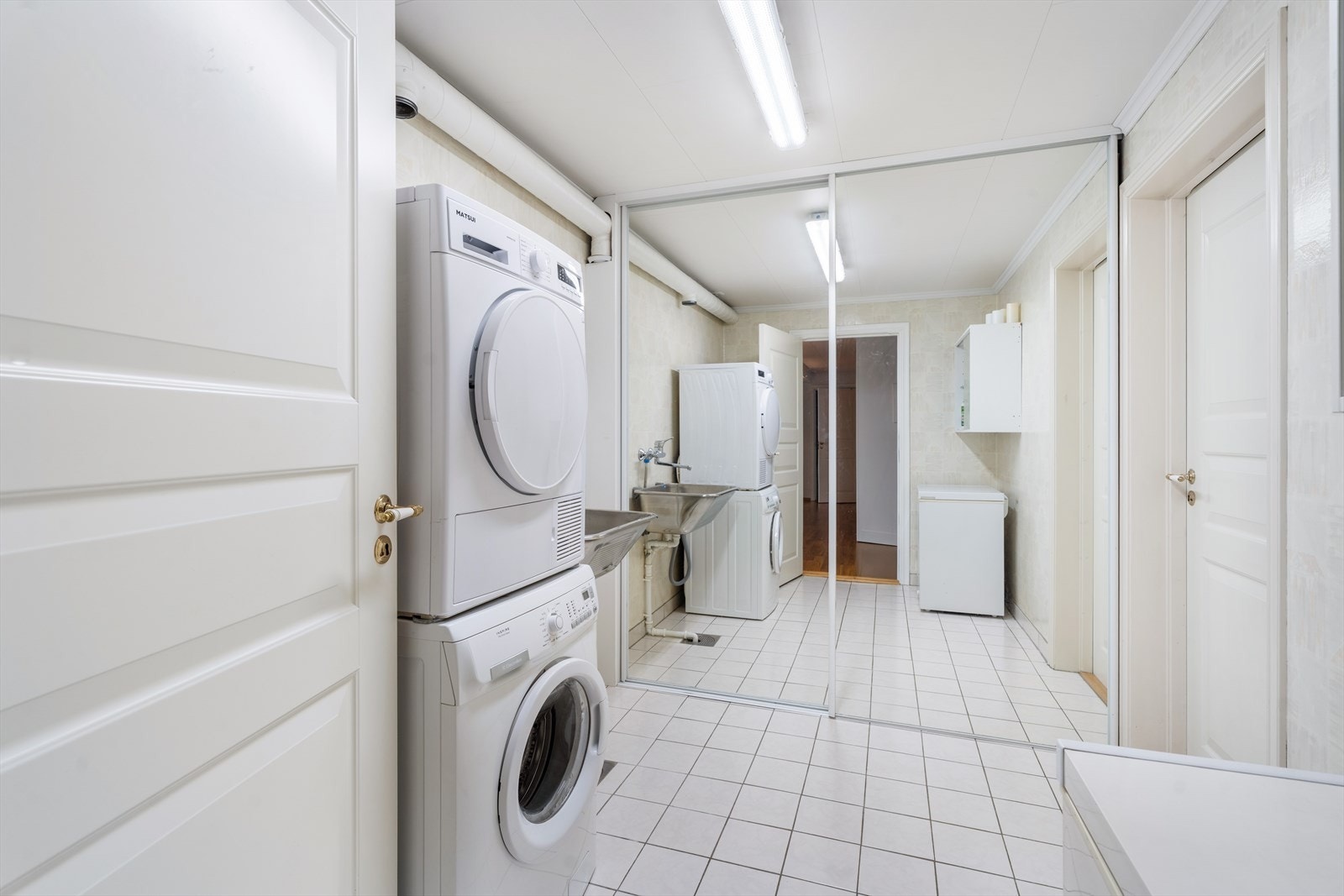 Vaskerom Galleribilde