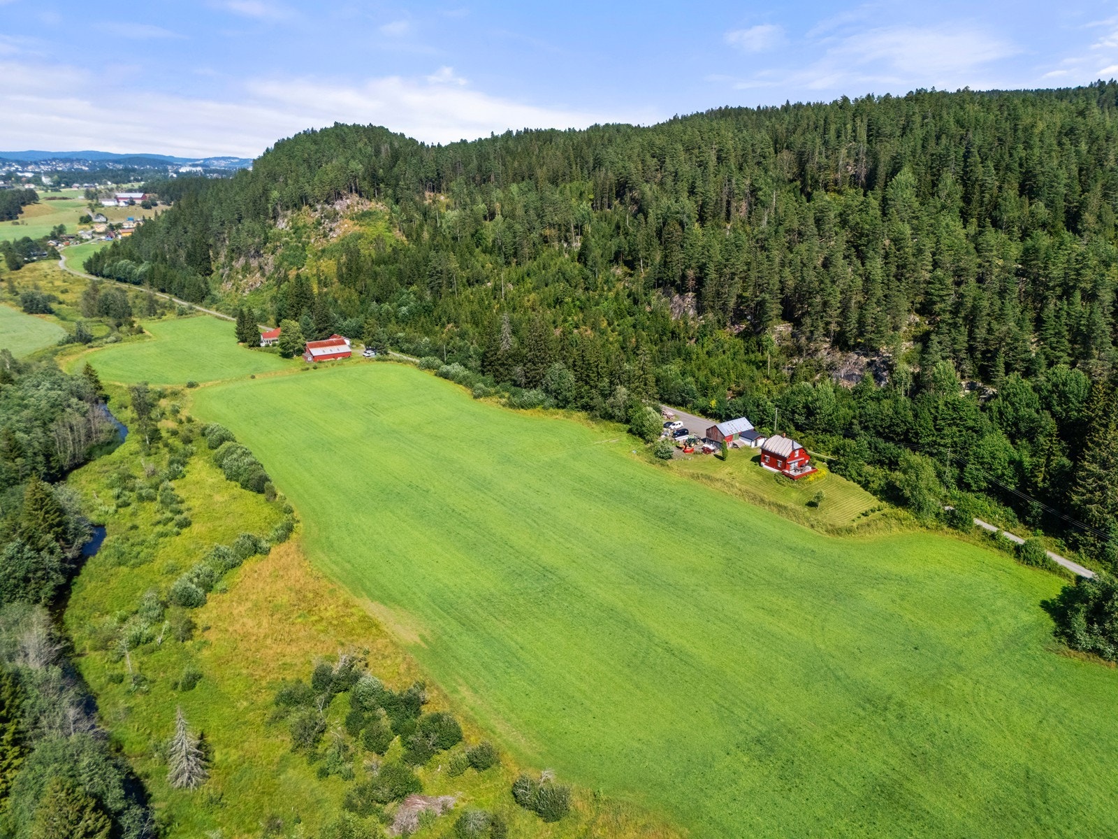 Bo landlig til med umiddelbar nærhet til Østmarkas friluftsområder og flotte turstier. Galleribilde