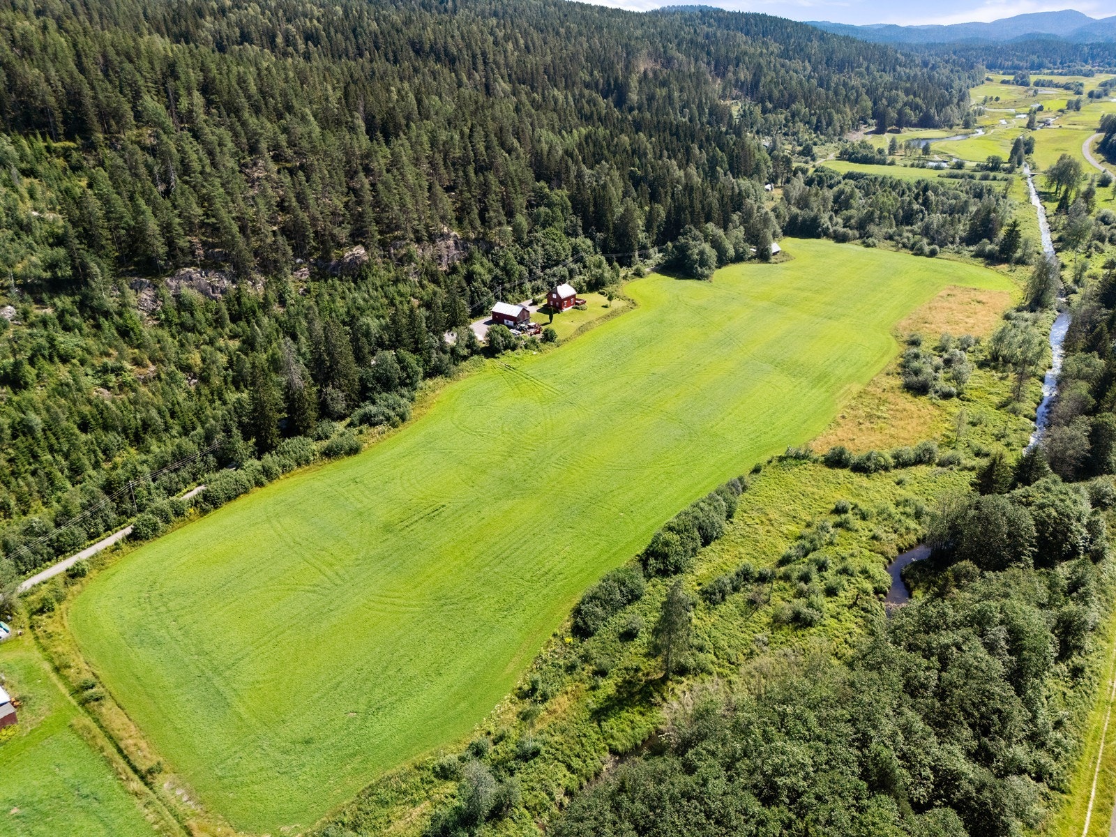 Utforsk Østmarkas stier, badevann og lysløype. Galleribilde
