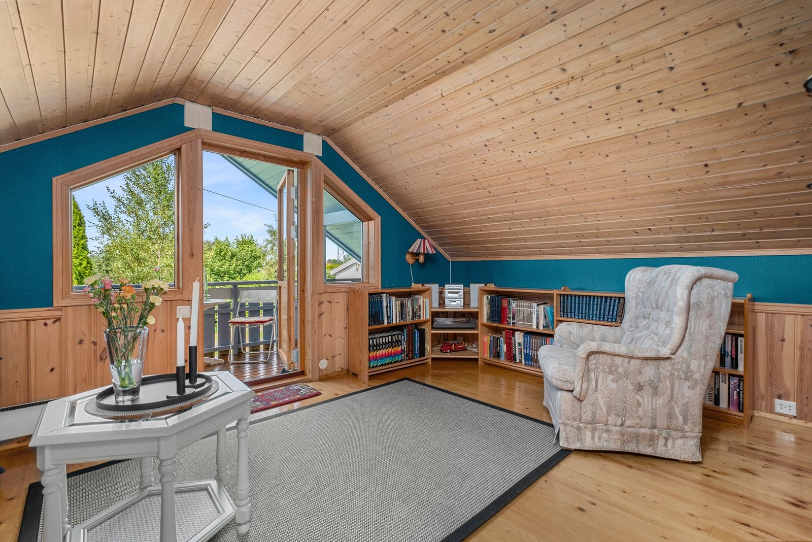 Loftstue gir boligen mangfold og er et godt rom når man ønsker å trekke seg litt tilbake. Galleribilde