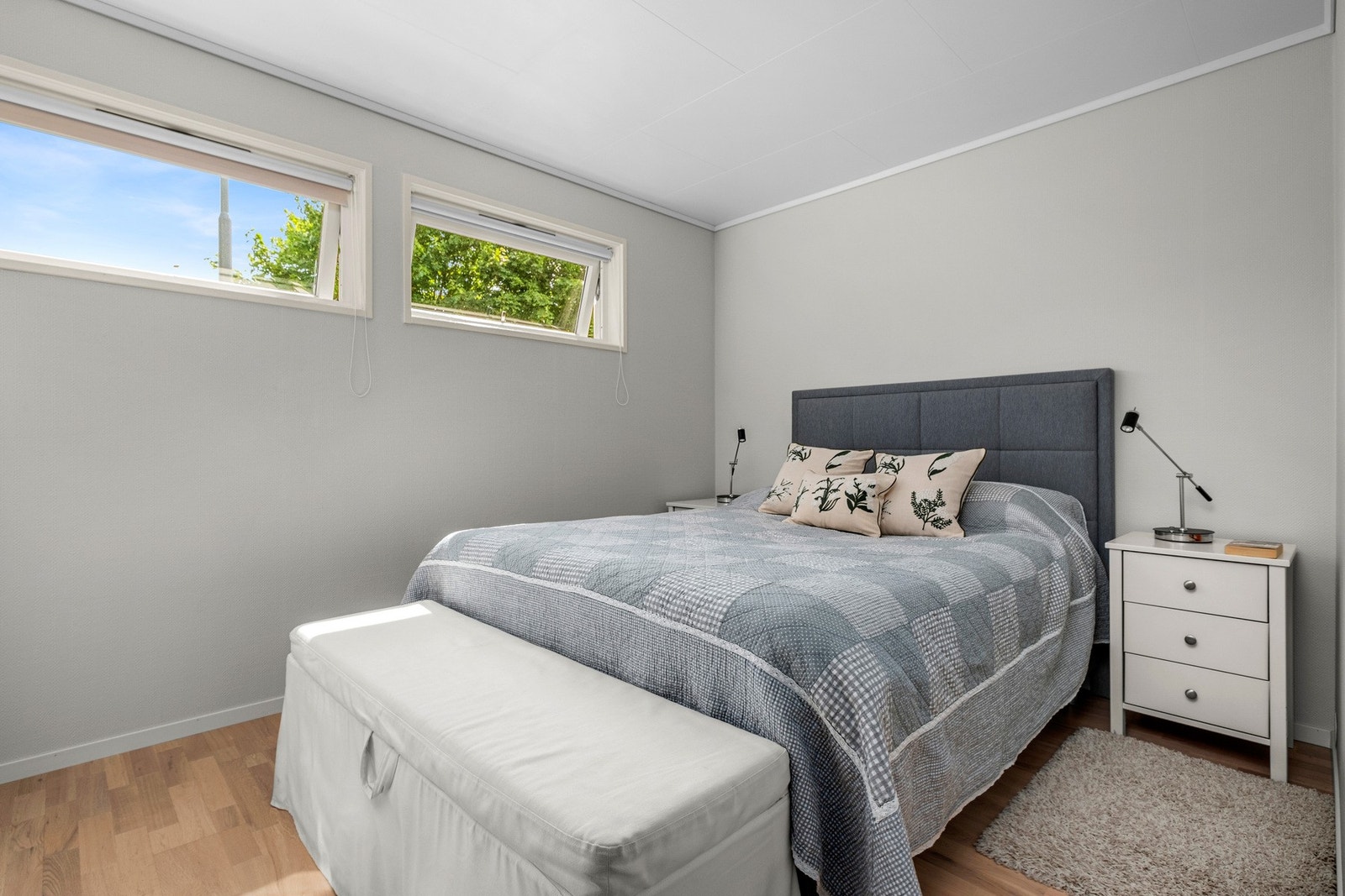 Boligen har 6 soverom totalt hvor 2 soverom er plassert i utleiedel. Galleribilde