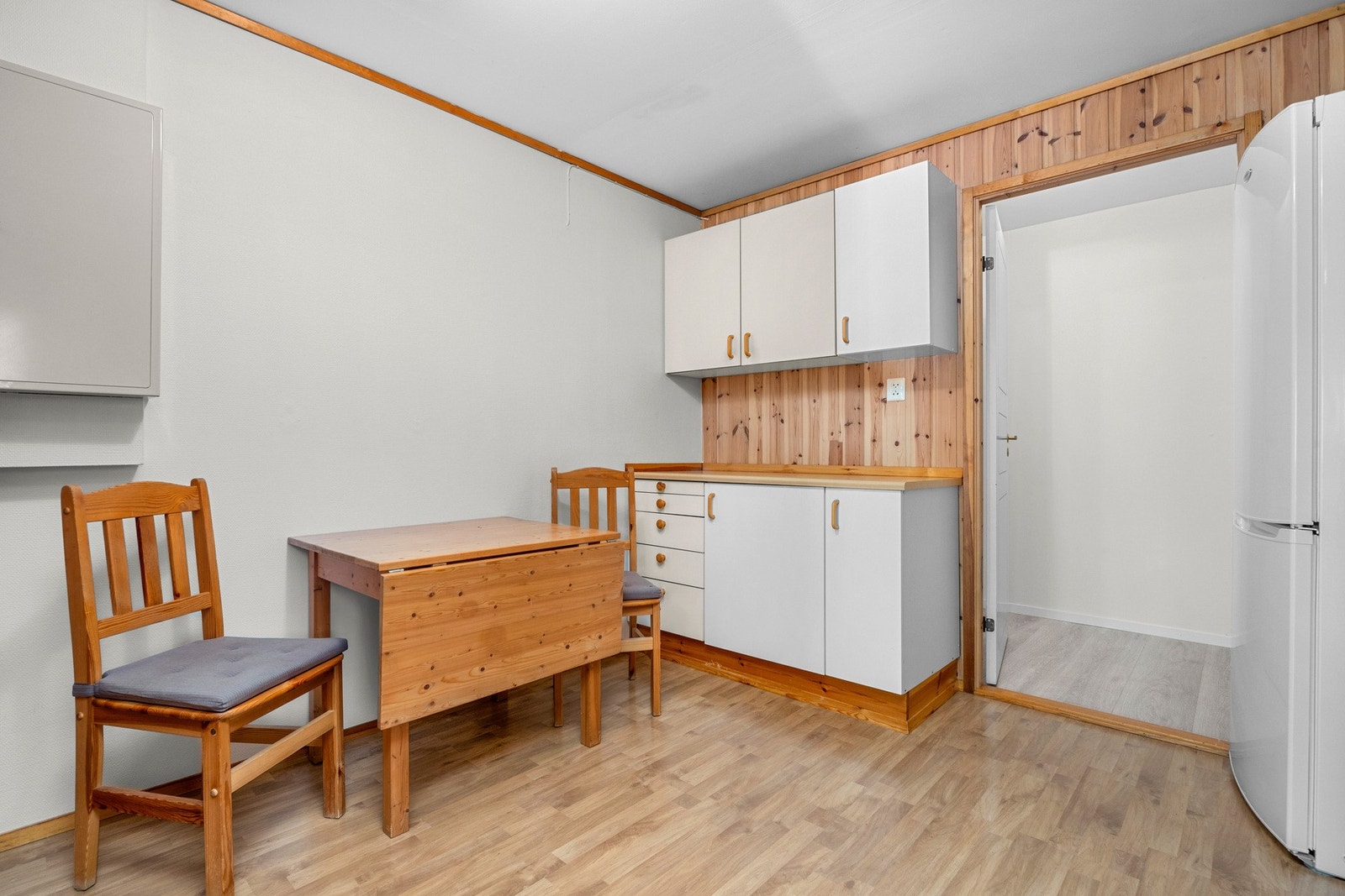 Kjøkkenet har gode oppbevaringsmuligheter. Galleribilde