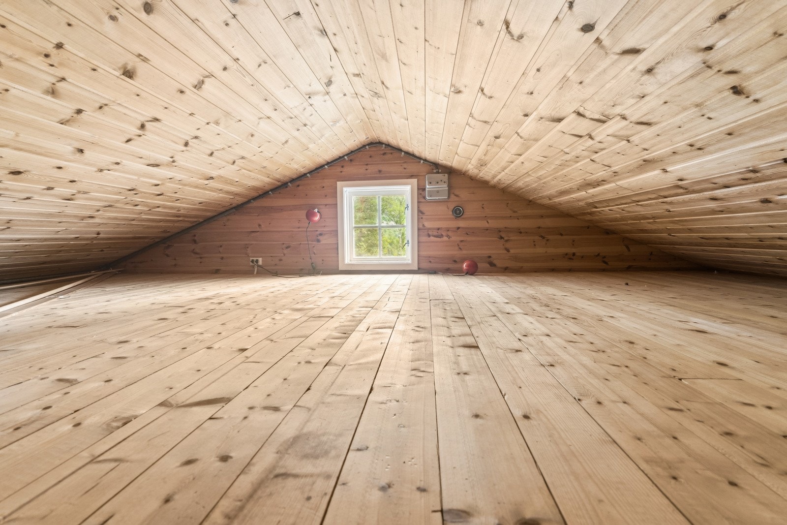 Praktisk hems i overkant av dei to soveromma og badet Galleribilde