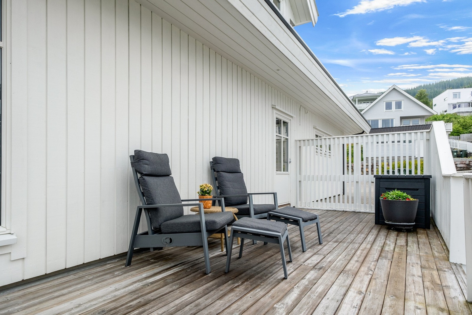 Koselig krok på terrassen - perfekt for morgenkaffen i sola. Galleribilde