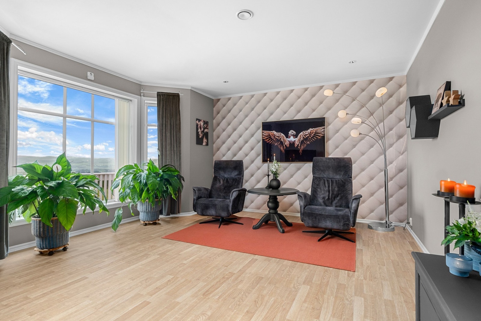 Utstrakt bruk av downlights i himling Galleribilde