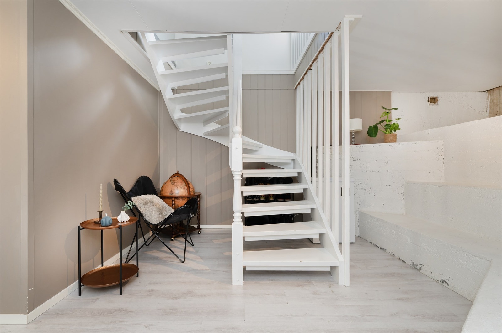 Gang/trapperom i underetasjen Galleribilde