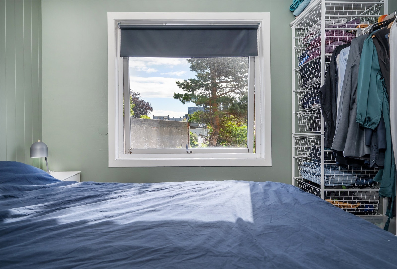 Hovedsoverom med åpen garderobeløsning Galleribilde