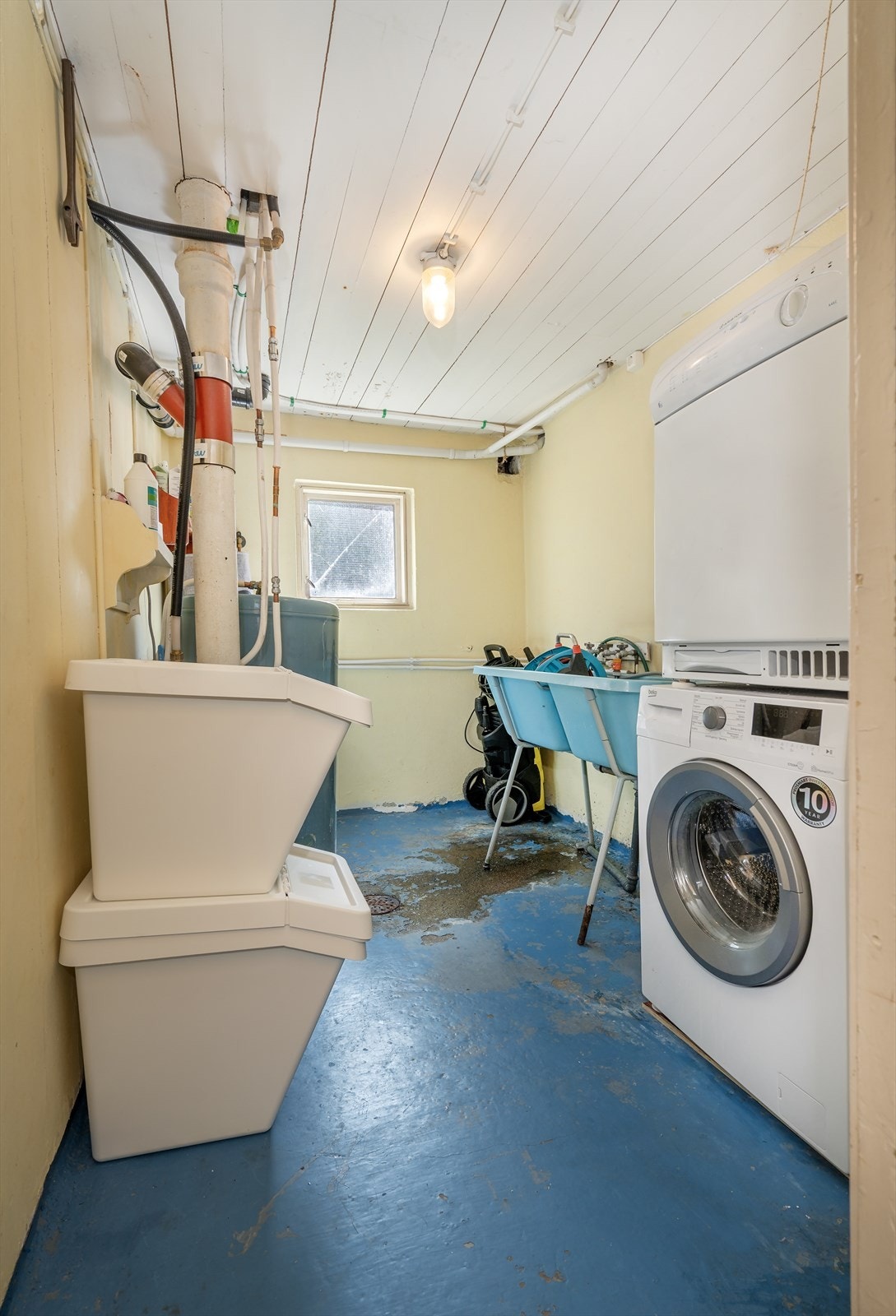 Teknisk rom/vaskerom i underetasjen Galleribilde