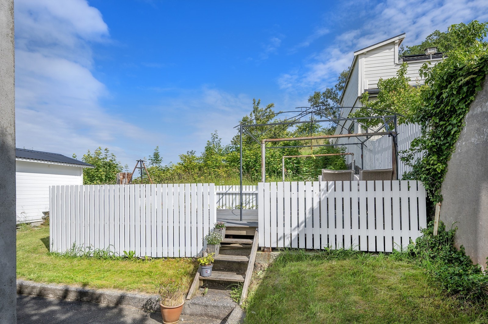 Felles markterrasse og hage Galleribilde