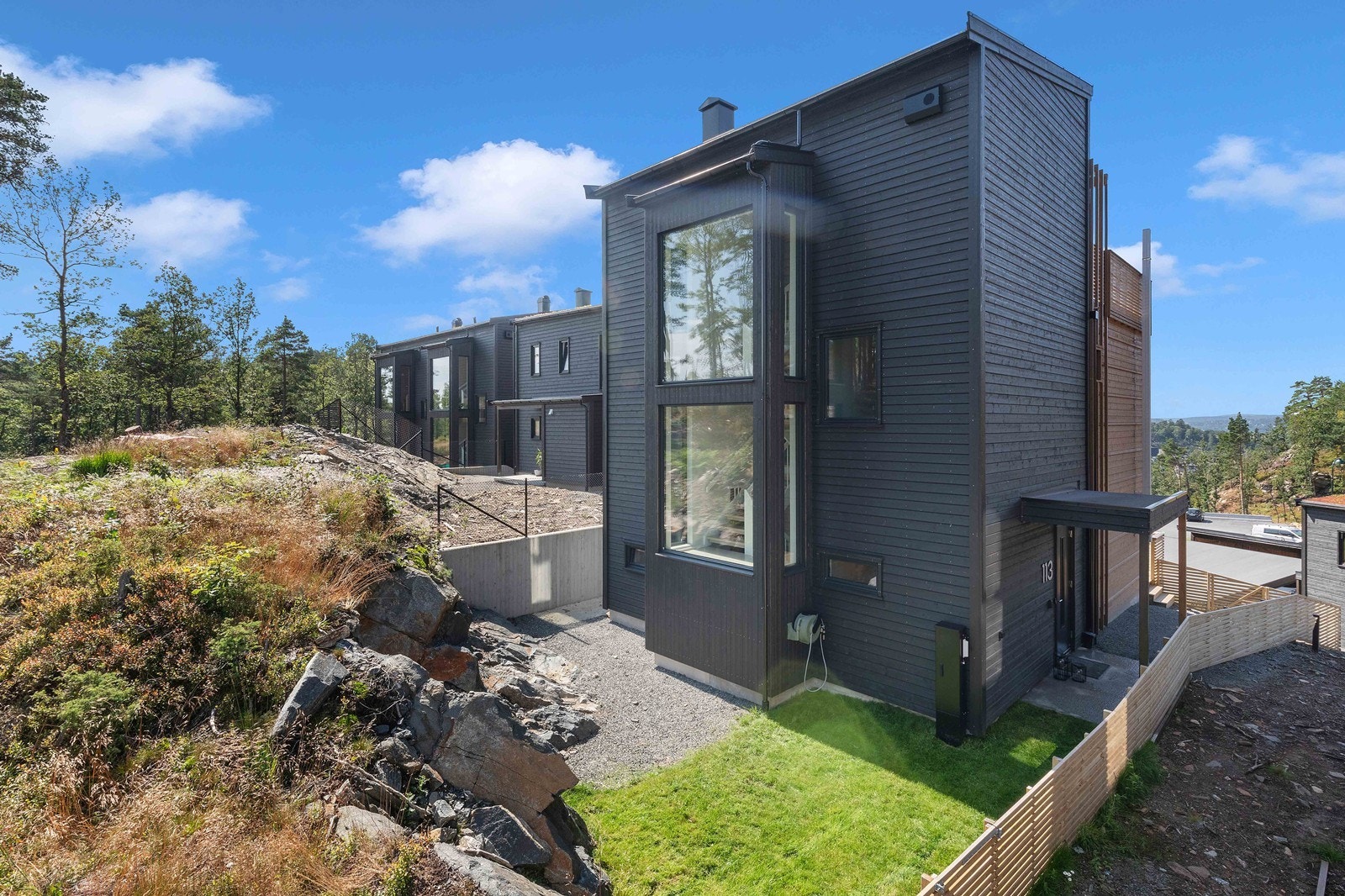 Fasade - Bakside med hageflekk. Galleribilde