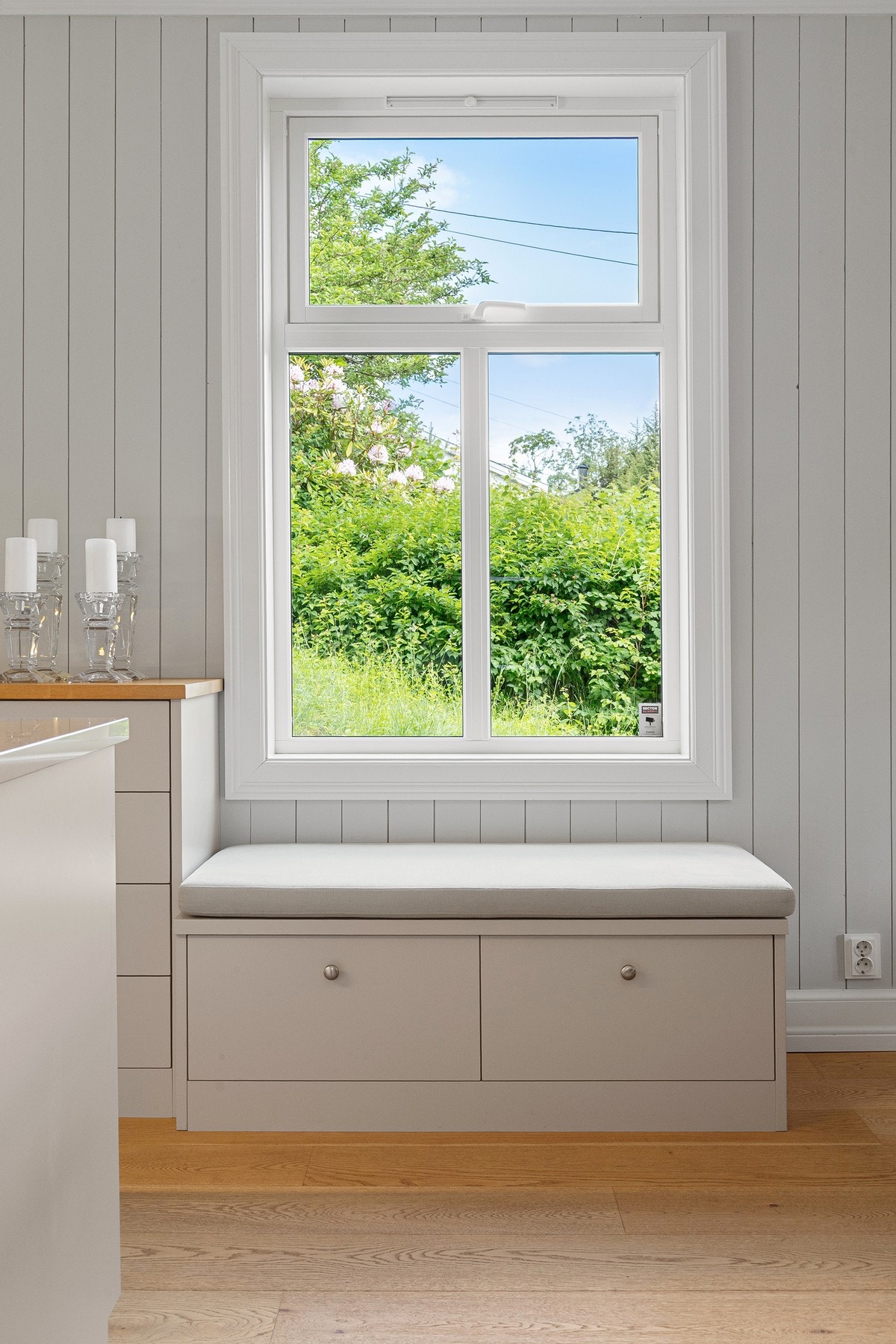 Koselig sitteplass på kjøkken. Galleribilde