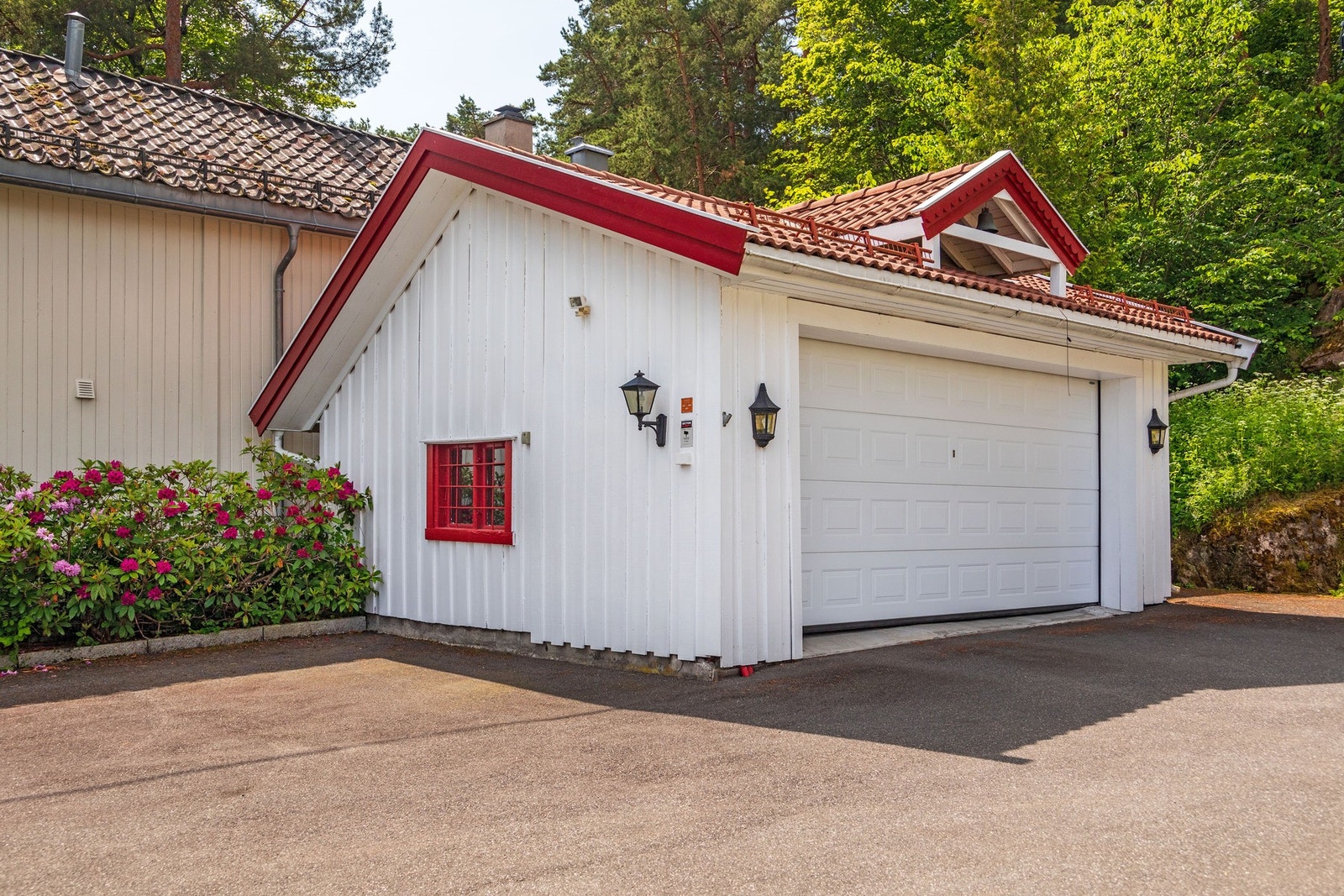 Dobbelgarasje på 30 kvm og bod på 5 kvm. Galleribilde