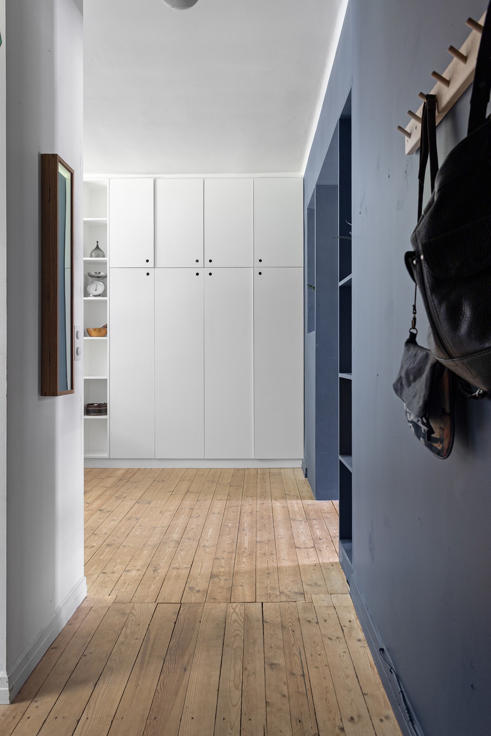 I entréen har du som tidligere nevnt en garderobe samt plass til jakkeoppheng og konsollbord e.l. Galleribilde