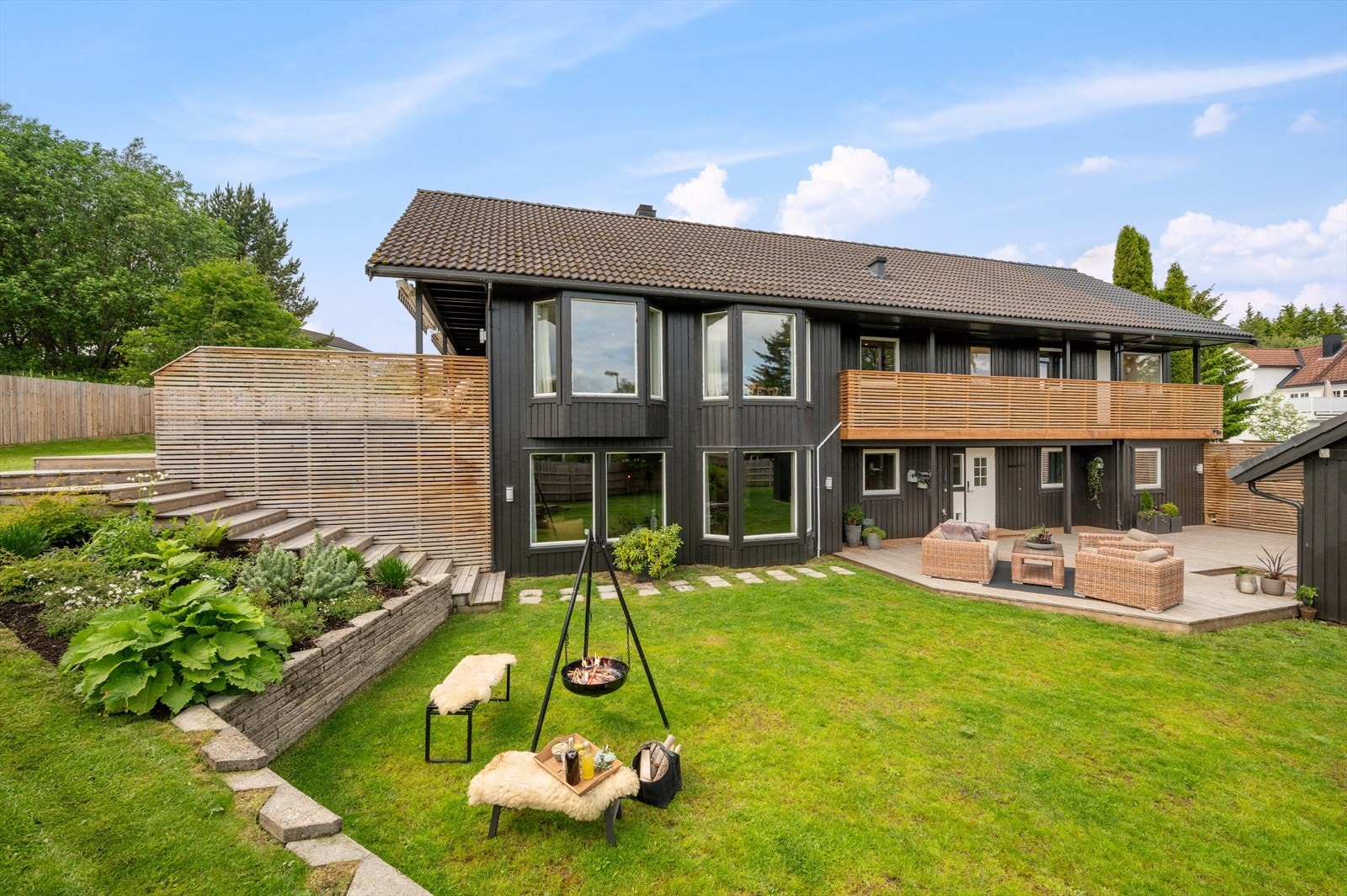 Pent opparbeidet felles grøntarealer samt en godt vedlikeholdt og oppgradert fasade. Galleribilde